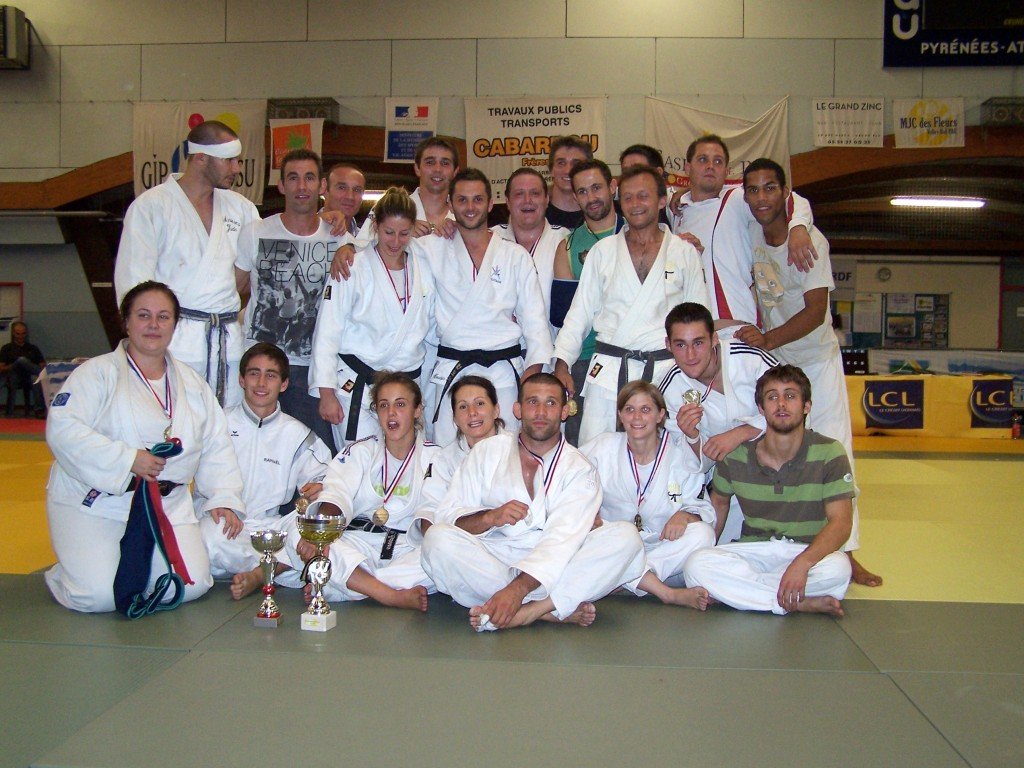 Groupe équipes 2011-2012 : Masculins - 3ème des championnats de Gironde - Champions d'Aquitaine - Sélectionnés au National 2ème division Féminines - 3ème des championnats d'Aquitaine